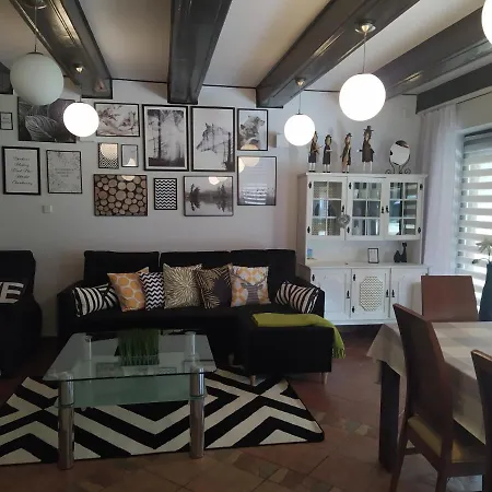 Dom Nad Stawem Przy Lesie * Burkat