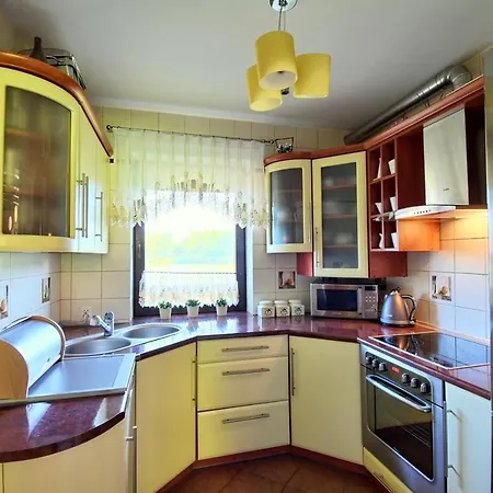 Dom Nad Stawem Przy Lesie