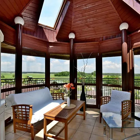 Dom Nad Stawem Przy Lesie