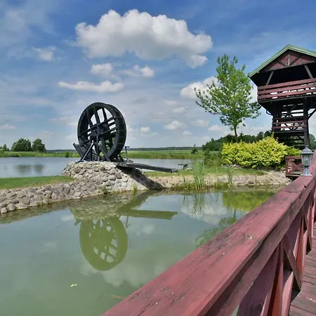 Dom Nad Stawem Przy Lesie Burkat