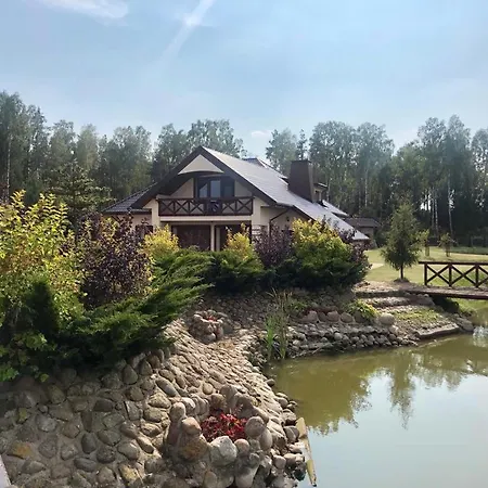 Dom Nad Stawem Przy Lesie *