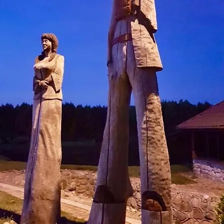 Dom Nad Stawem Przy Lesie *