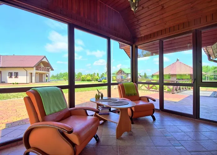 Dom Nad Stawem Przy Lesie *