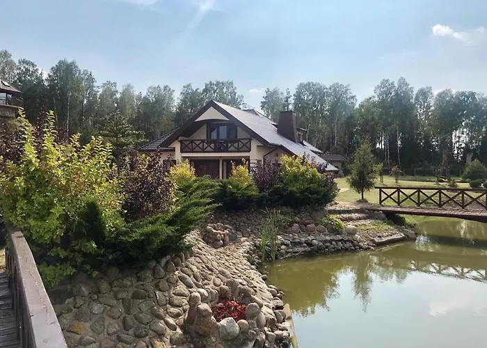 Dom Nad Stawem Przy Lesie *